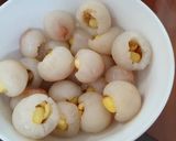 Hình bước làm 1 của món Chè hạt sen vải đậu xanh
