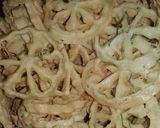 Foto langkah ke 4 dari resep Kembang goyang gurih.