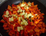Foto del paso 11 de la receta: Alcachofas rellenas de jamón con salteado de frutas, verduras y frutos secos