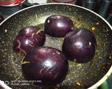 A picture of step 5 of Stuff Brinjal with potato wedges.