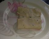 A picture of step 2 of Chicken paratha.