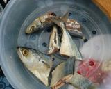 Foto langkah ke 3 dari resep Ikan asin peda goreng.