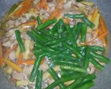 Foto langkah ke 4 dari resep Tumis Ayam & Sayur Saus Teriyaki.