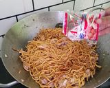 Foto langkah ke 5 dari resep Mie Goreng Simpel.