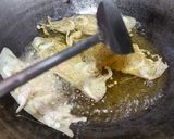 Foto langkah ke 4 dari resep Peyek Udang Daun Kunyit (1226).
