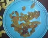 A picture of step 3 of Dry fruits sewai.