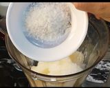 A picture of step 2 of Melon Shake.