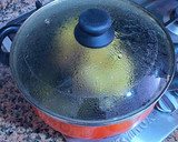 Foto del paso 18 de la receta: Pollo asado a la imperial con patatas asadas, huevos y olivas
