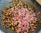 Foto del paso 2 de la receta: Libro de pollo relleno de champiñones, queso y lacón