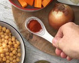 Foto del paso 3 de la receta: Guiso de invierno de col y calabaza con garbanzos en olla FussionCook FC7Smart