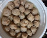 सोया व्हेजि मोमोस (soya veg momos recipe in marathi) रेसिपी स्टेप 1 फोटो 