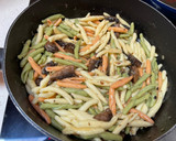 Foto del paso 4 de la receta: Fusilli pugliesi tris con atún y champis