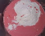 Foto del paso 2 de la receta: Bizcochuelo Volcán Rosa con Cobertura Danonino /Bolo de Morango Vulcão com creme de Danoninho
