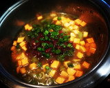 Foto del paso 3 de la receta: Sopa deliciosa de boniato, habas con vaina y frijoles