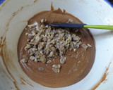 Foto del paso 2 de la receta: Bizcocho-corona de chocolate con nueces