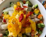 Foto langkah ke 2 dari resep 16. Acar Timun Wortel Bawang.