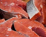 Foto del paso 2 de la receta: Coliflor con postas de pescado en salsa de tomate, puerro y espárragos