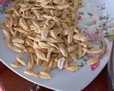 Foto langkah ke 5 dari resep Kue Bawang Gunting.