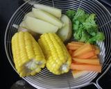 Foto langkah ke 3 dari resep Steamed Tofu with Boiled Vegetables and Blackpepper Sauce.
