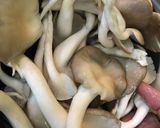 Hình bước làm 1 của món Bún nấm nước lèo (bún hến nước lèo chay)