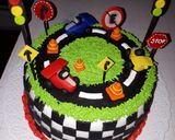 Foto del paso 8 de la receta: Torta de autitos🏎🏁🚗
