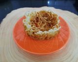 A picture of step 3 of Schezwan noodles in noodles basket with kiwi banana smoothie.