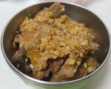 A picture of step 3 of Marinated, Pan-Fried, and Braised Onion Pork Ribs with Rice 🍖.