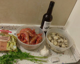 Foto del paso 1 de la receta: Linguines de limón salteados con frutos secos y marisco al ajillo con alcachofas