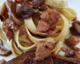 Foto del passaggio 2 della ricetta Fettuccine fatte in casa porcini e salsicce