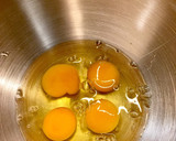Foto del paso 4 de la receta: Bizcocho de frutas confitadas, pasas y ron