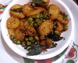 A picture of step 4 of Crispy aalu matar.