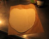 Foto del paso 8 de la receta: Pizzas; Escudo de don Roque y Globo de historieta