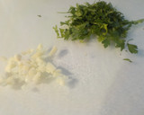 Foto del paso 3 de la receta: Sepia plancha con picadillo y patatas fritas largas