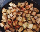 Hình bước làm 3 của món Chả lụa xào bơ cay