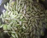 हिरव्या पावट्याचा रस्सा (Hirva Pavata Rassa Recipe In Marathi) रेसिपी स्टेप 1 फोटो 