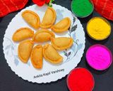A picture of step 2 of Mawa Gujiya.