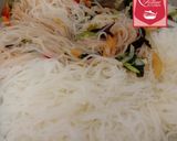 Foto langkah ke 7 dari resep Bihun Goreng Saus Tiram.