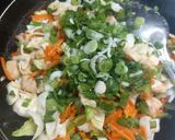 A picture of step 3 of Stir fried Udon noodles /chicken Udon noodles.