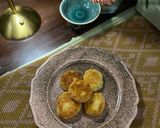 A picture of step 4 of Ukrainian Classic Syrniki (cheese pancakes).
