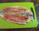 Foto del paso 3 de la receta: Lubina al horno, con jamón serrano