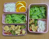 Hình bước làm 3 của món Day 25 : Gà xào sả ớt, bí xanh xào hành_eat1000