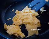 A picture of step 7 of Spinach and Enoki Mushrooms with Eggs.