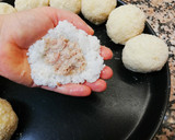 Foto del paso 2 de la receta: Bolitas de arroz horneadas, rellenas de atún y queso, sin huevo