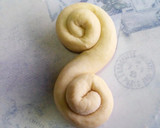 Foto del paso 3 de la receta: Bollos de Santa Lucía