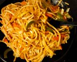 शेजवान नूडल्स (schezwan noodles recipe in marathi) रेसिपी स्टेप 4 फोटो