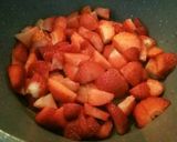 Foto del passaggio 1 della ricetta Risotto alle fragole