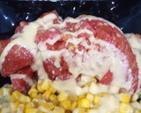 Foto del paso 5 de la receta: Ensalada de Tomate Rosa, Maíz y Salmón con Salsa de Miel y Mostaza y Crema de Vinagre de Módena