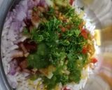 A picture of step 1 of Chatpati bhel.