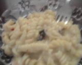 A picture of step 3 of White Cheese Sauce Pasta.