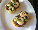 Foto del paso 13 de la receta: Camarones sobre polenta grillada con puré de dátiles y reducción de queso